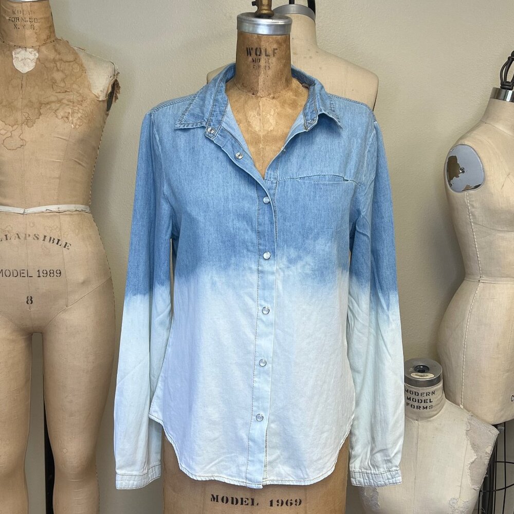 NWOT Deadstock 2000s Lightweight Ombre Chambray Denim Button Down Shirt
